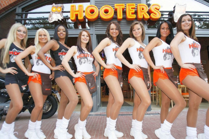 Prague Hooters Dinner